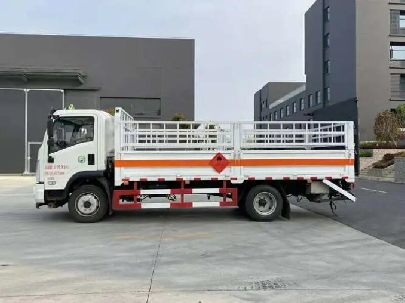 蘇州到吐魯番危險(xiǎn)品運(yùn)輸